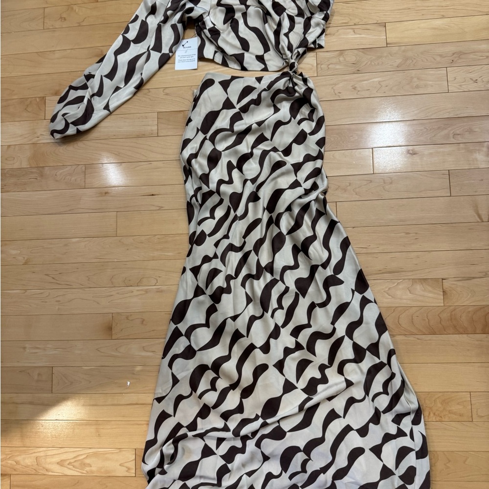 Elegant Black and Cream Maxi Dress